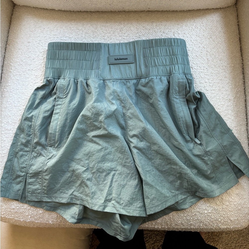 Lululemon lightweight SHR Training short 4 inch inseam